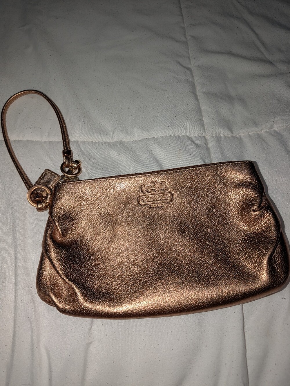 Coach Metallic Bronze/Rose Gold Pebbled Leather Zip Wristlet ✨
